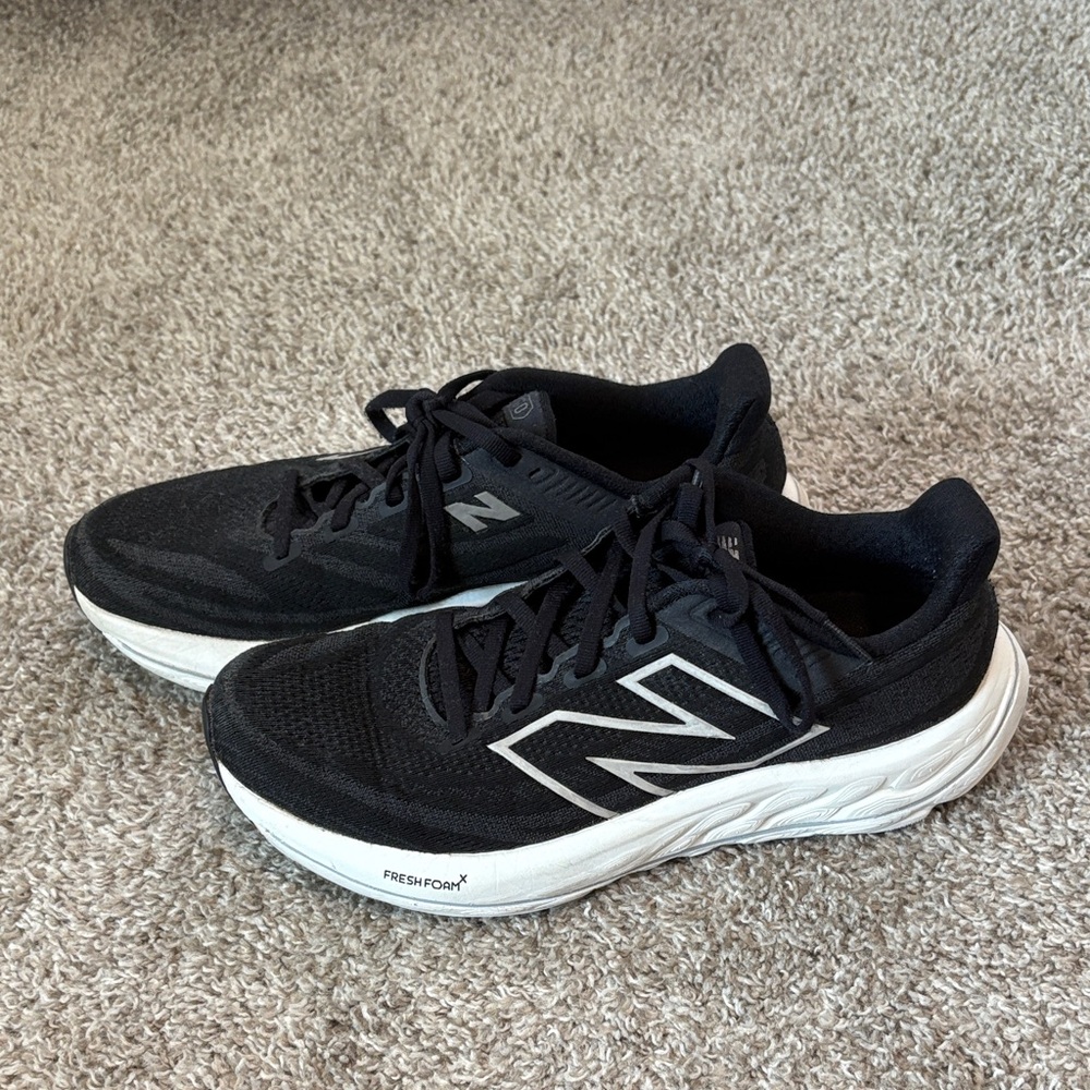 Women’s Nike New balance fresh foam X vongo v6- Black- size 9